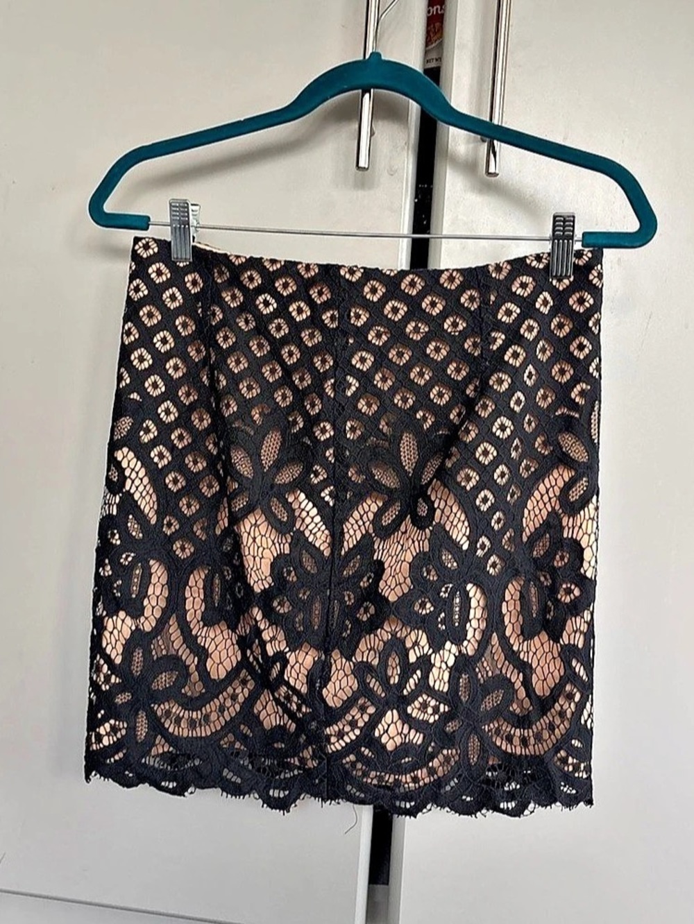 TOBI Floral Lace Mini Skirt Size Large Like New